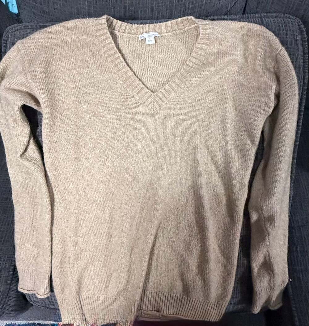 Gap Designed & Crafted Women's V-Neck Knit Sweater Tan